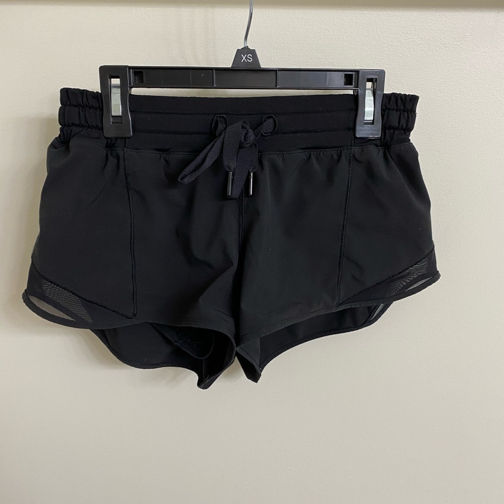 Lululemon Hotty Hot shorts 2.5 inseam size 4